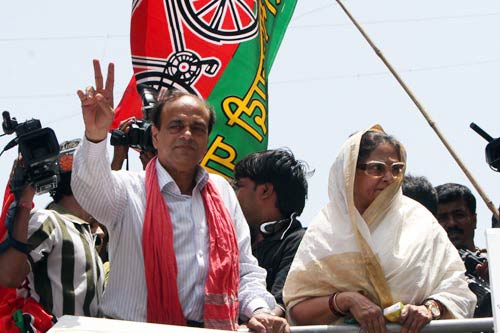 अबु आजमी के साथ चुनाव प्रचार करतीं जया बच्‍चन