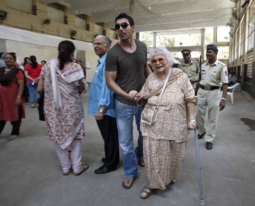 देशभक्ति के रोल में बॉलीवुड के सितारे