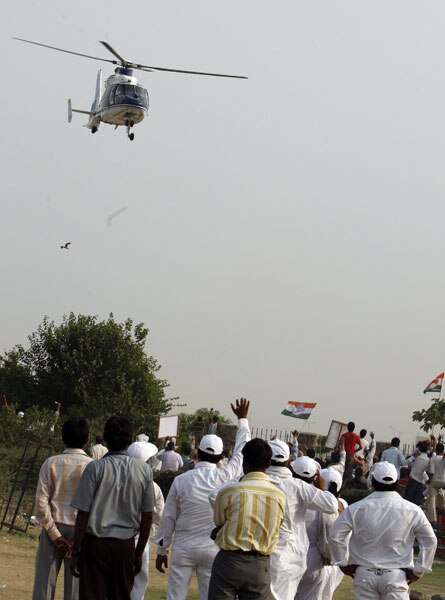 राजनीति में रमते जा रहे 'युवराज'