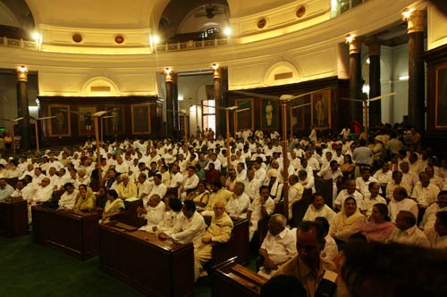 मनमोहन सीसीपी के नेता निर्वाचित