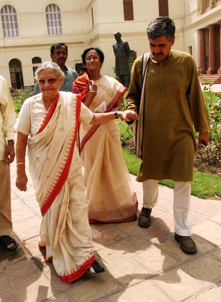 मनमोहन सीसीपी के नेता निर्वाचित