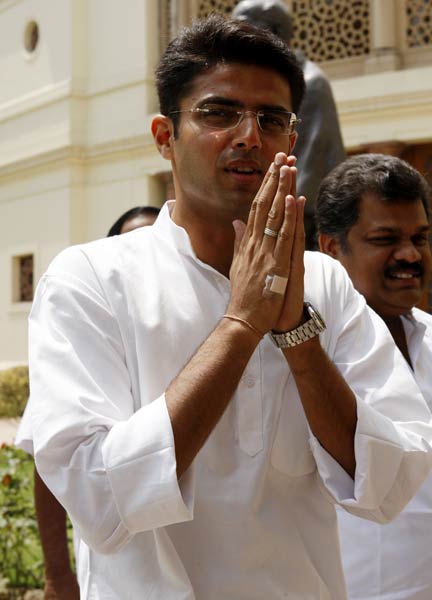 मनमोहन सीसीपी के नेता निर्वाचित