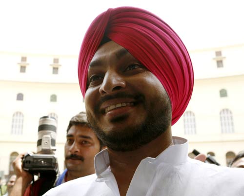 मनमोहन सीसीपी के नेता निर्वाचित