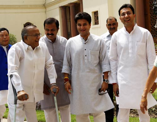 मनमोहन सीसीपी के नेता निर्वाचित