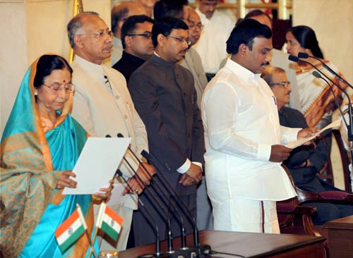 देश की सेवा के लिए वचनबद्ध