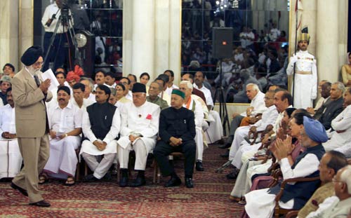 देश की सेवा के लिए वचनबद्ध