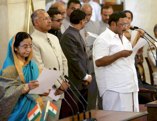 देश की सेवा के लिए वचनबद्ध