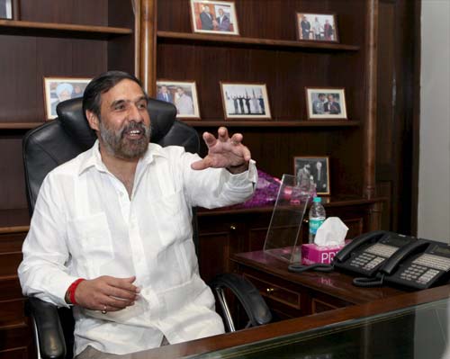 नए मंत्रियों ने संभाले अपने दफ्तर