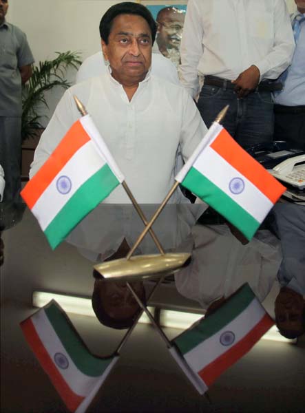 नए मंत्रियों ने संभाले अपने दफ्तर