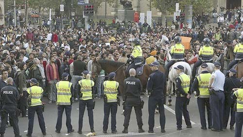 हमले के खिलाफ भारतीय छात्र एकजुट