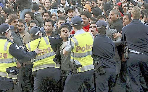 हमले के खिलाफ भारतीय छात्र एकजुट