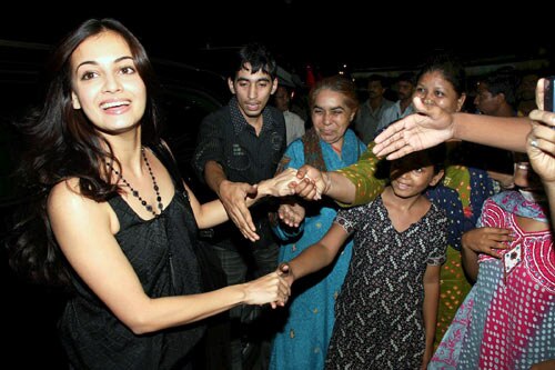 सितारों की चमक से आईफा हुआ गुलजार