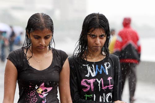 मुंबई में पड़ी मॉनसून की पहली फुहार