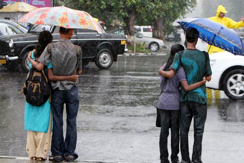 मुंबई में पड़ी मॉनसून की पहली फुहार