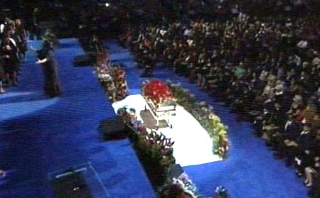 पॉप किंग माइकल जैक्‍सन को अंतिम विदाई