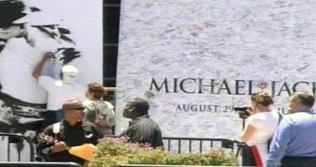 पॉप किंग माइकल जैक्‍सन को अंतिम विदाई