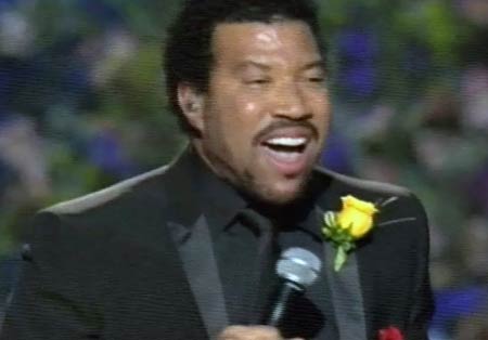 पॉप किंग माइकल जैक्‍सन को अंतिम विदाई