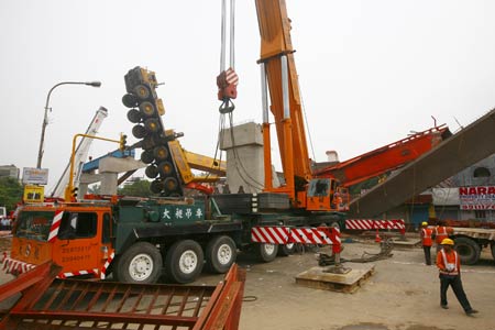 24 घंटे में एक और मेट्रो हादसा