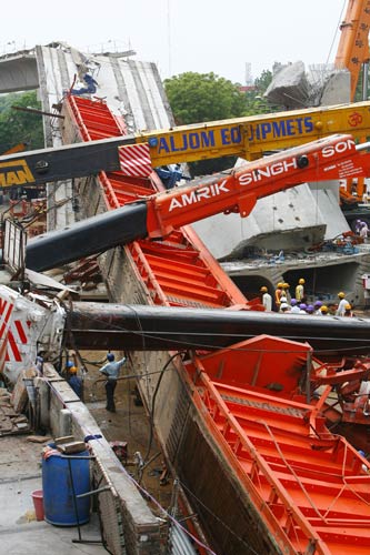 24 घंटे में एक और मेट्रो हादसा