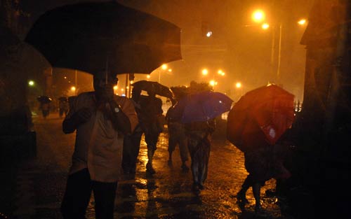 बारिश से मुंबई हुई पानी-पानी