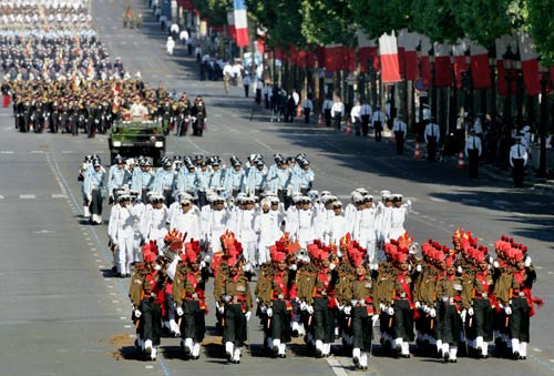 पेरिस में बास्‍टाइल डे परेड