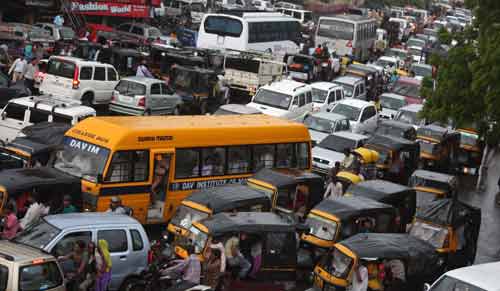 झमाझम बारिश में लगा सड़कों पर जाम