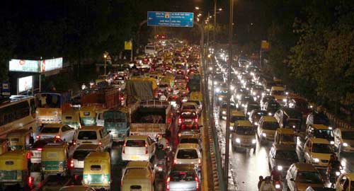 झमाझम बारिश में लगा सड़कों पर जाम