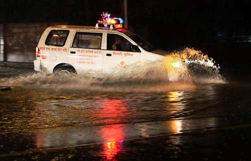 झमाझम बारिश में लगा सड़कों पर जाम