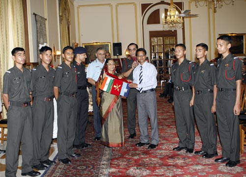 राष्‍ट्रपति ने बढ़ाया कैडेटों का हौसला