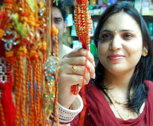 लो आया राखी का त्‍योहार