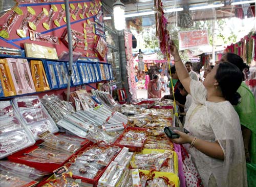 लो आया राखी का त्‍योहार