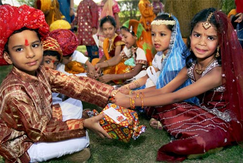 लो आया राखी का त्‍योहार