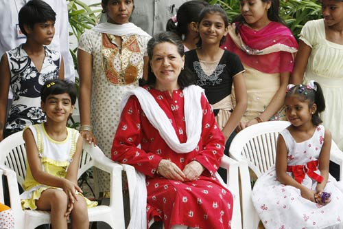 राजनीति गलियों में राखी का त्‍योहार