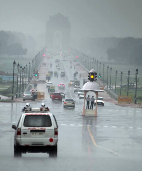 बारिश में नाच उठा दिल्‍लीवासियों का मन-मयूर