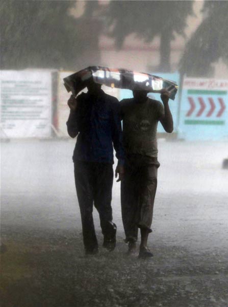 बारिश में नाच उठा दिल्‍लीवासियों का मन-मयूर