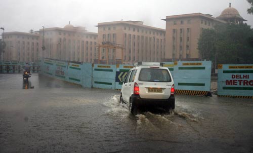 बारिश में नाच उठा दिल्‍लीवासियों का मन-मयूर