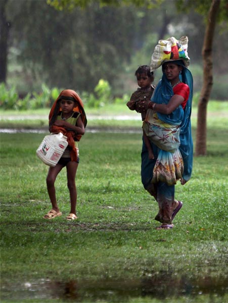 बारिश में नाच उठा दिल्‍लीवासियों का मन-मयूर