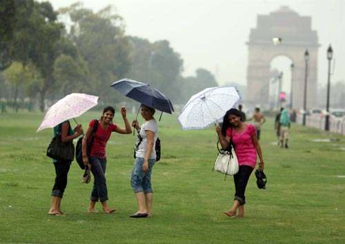 बारिश में नाच उठा दिल्‍लीवासियों का मन-मयूर