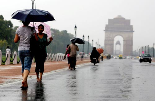 बारिश में नाच उठा दिल्‍लीवासियों का मन-मयूर