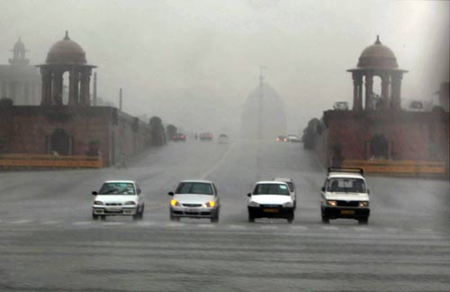 बारिश में नाच उठा दिल्‍लीवासियों का मन-मयूर