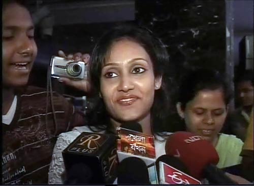 इरफान पठान का चुंबन नहीं ले पाई सबीना