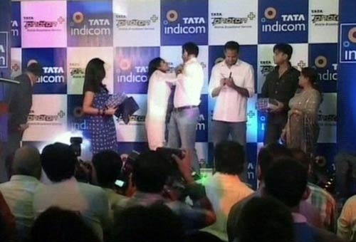 इरफान पठान का चुंबन नहीं ले पाई सबीना