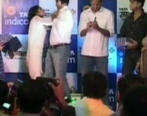 इरफान पठान का चुंबन नहीं ले पाई सबीना