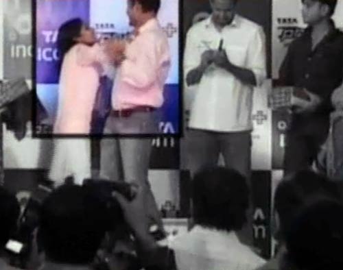 इरफान पठान का चुंबन नहीं ले पाई सबीना