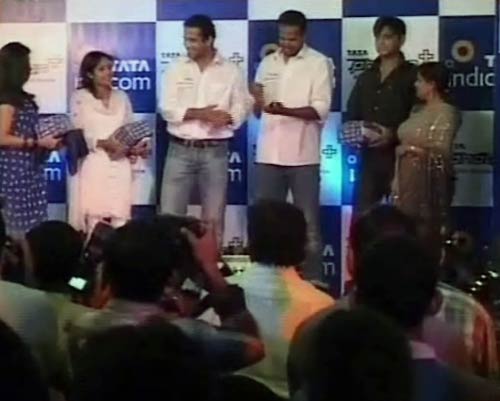 इरफान पठान का चुंबन नहीं ले पाई सबीना