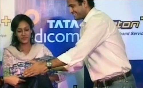 इरफान पठान का चुंबन नहीं ले पाई सबीना