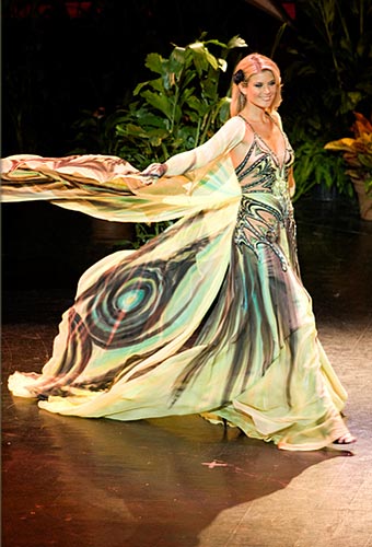 मिस यूनिवर्स प्रतियोगिता में देशी परिधान