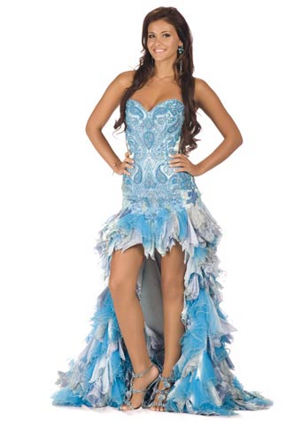 इवनिंग गाउन में मिस यूनिवर्स