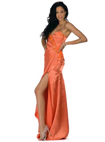 इवनिंग गाउन में मिस यूनिवर्स