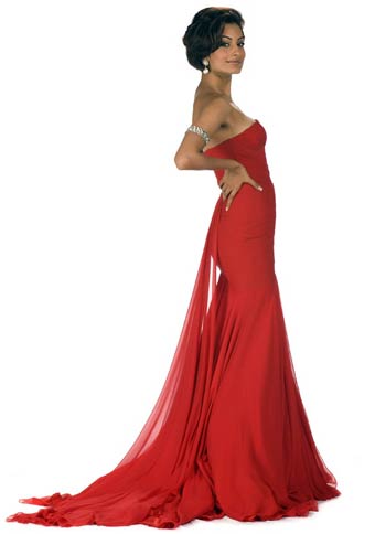 इवनिंग गाउन में मिस यूनिवर्स